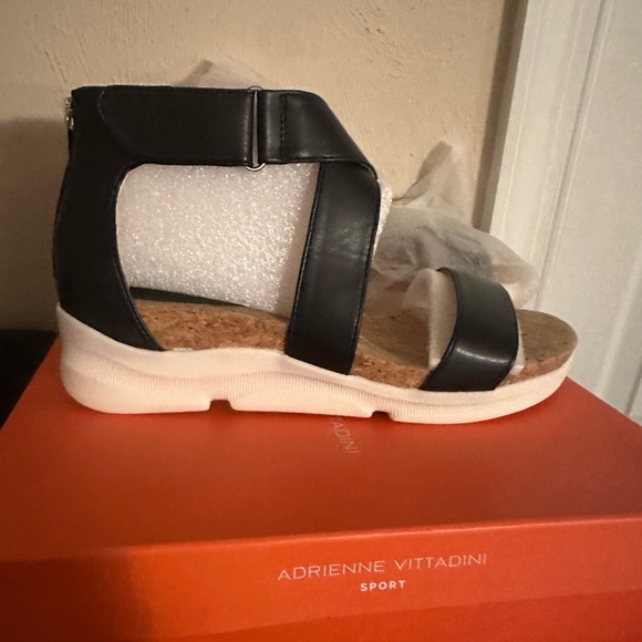 New with box 11 black sandal - Picture 1 of 3